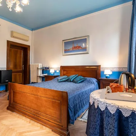 Nocleg ze śniadaniem Casa Delle Rose Venice Lido 4*